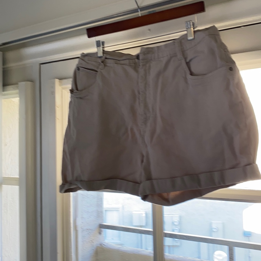 Shorts - Picture 3 of 3
